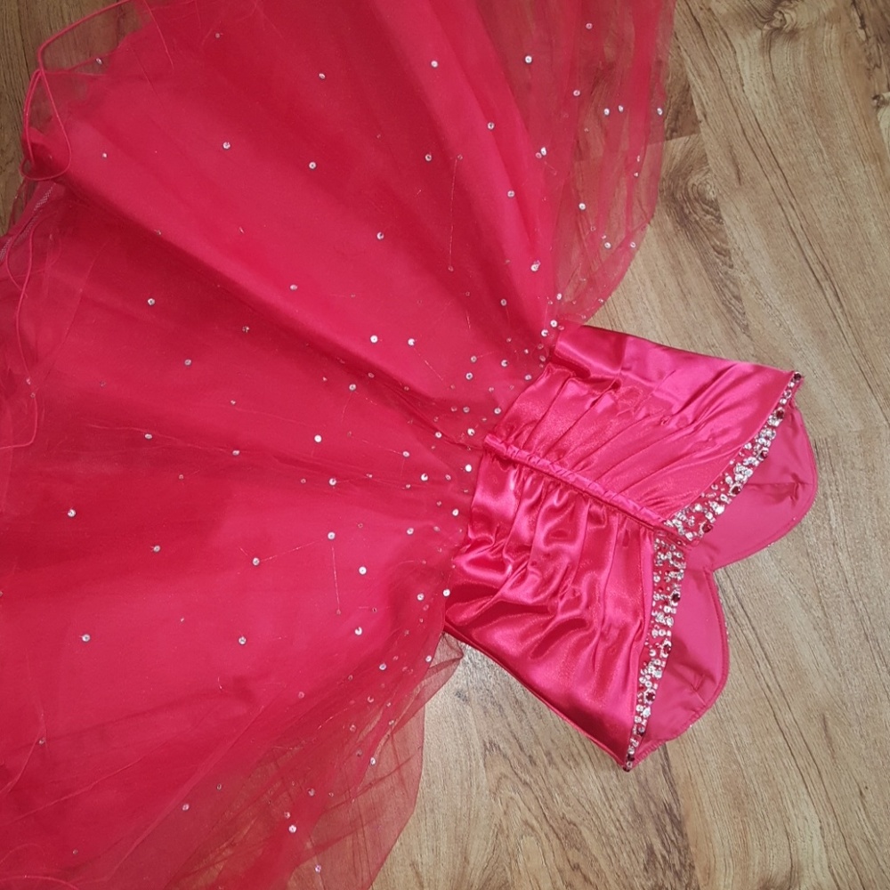 Red Prom Dress👑 - Picture 3 of 4